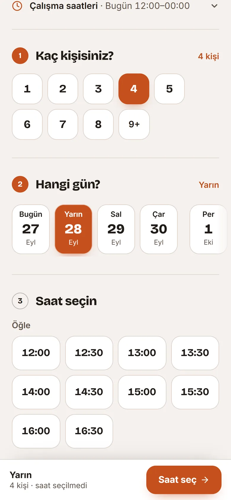 Misafirin online rezervasyon sayfası: 4 kişi ve yarın seçili, öğle saat dilimleri ve altta saat seç düğmesi